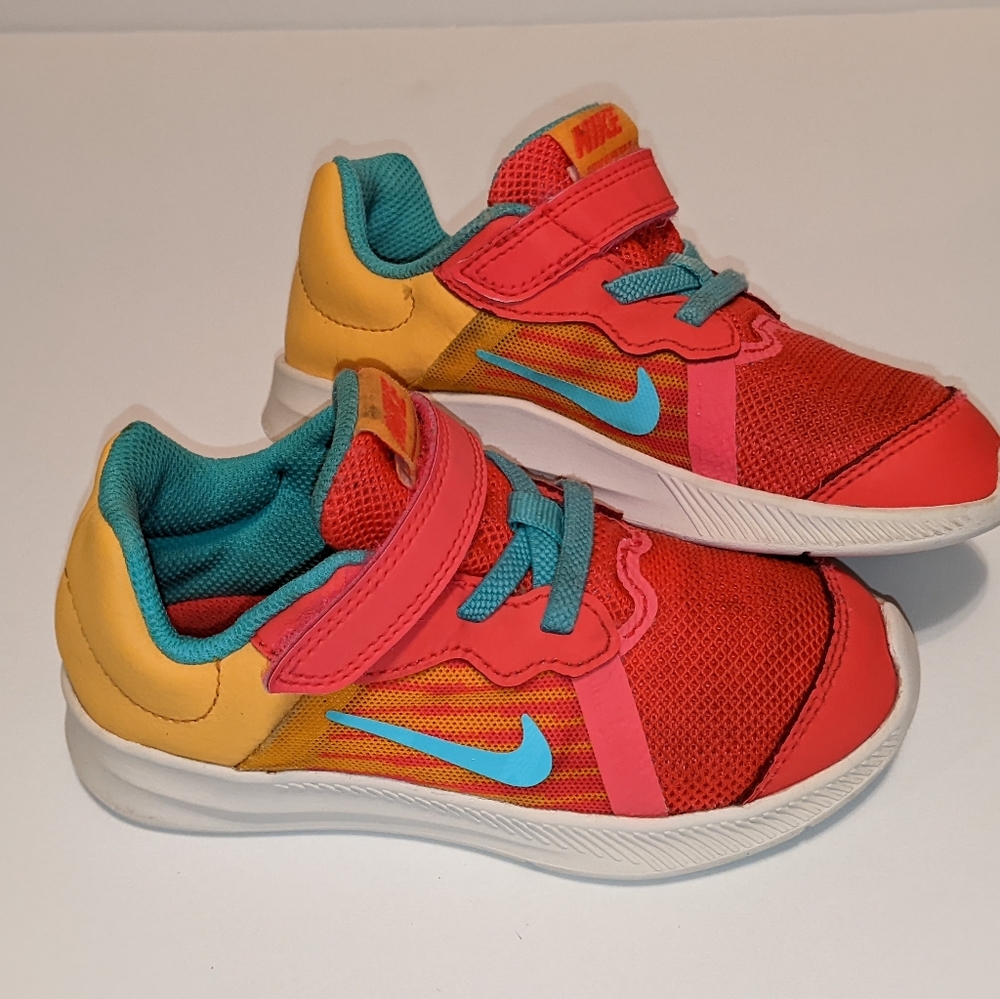 Nike sz 9 girls shoes